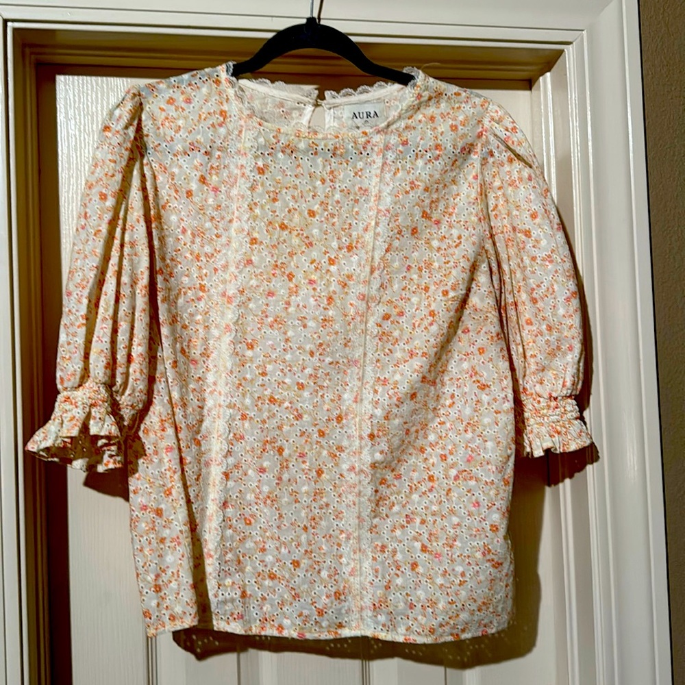 AURA Eyelet floral top Large